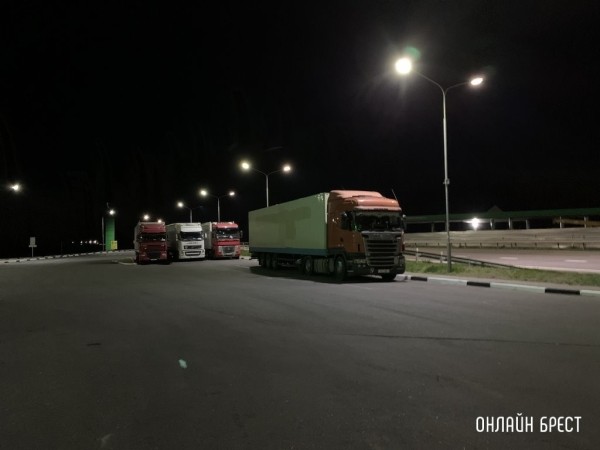 Казахстан больше не задерживает фуры, выполнявшие перегрузку в Беларуси. Теперь официально Казахстан больше не задерживает фуры, выполнявшие перегрузку в Беларуси. Теперь официально