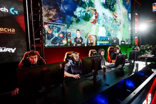 «Налегке за один месяц заработал 500 долларов». Молодой киберспортсмен из Беларуси — о работе, зарплате и жизни «Налегке за один месяц заработал 500 долларов». Молодой киберспортсмен из Беларуси — о работе, зарплате и жизни