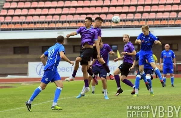 Ветераны брестского «Динамо» сыграли с командой блогеров и тиктокеров. И проиграли Ветераны брестского «Динамо» сыграли с командой блогеров и тиктокеров. И проиграли