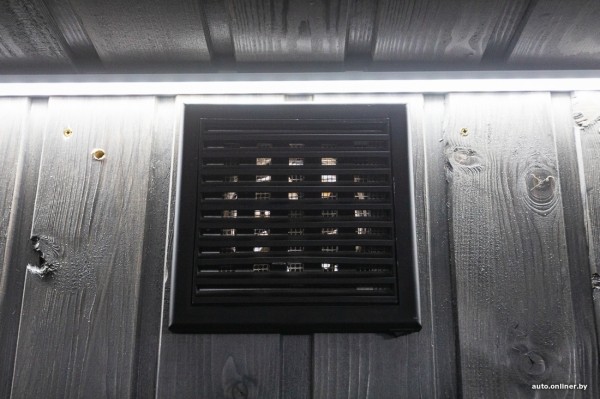 Решил квартирный вопрос. Белорус вложил $9000 в старый грузовик и теперь живет в престижном районе Решил квартирный вопрос. Белорус вложил $9000 в старый грузовик и теперь живет в престижном районе