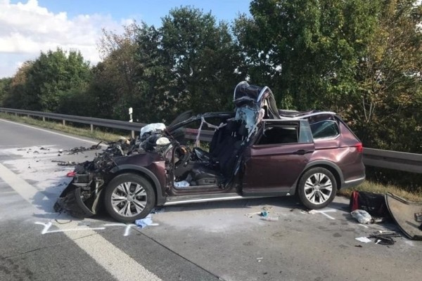 В Германии в фуру белоруса сзади врезался Passat В Германии в фуру белоруса сзади врезался Passat