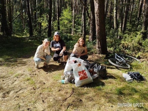 Читательница: С подругами решили собрать мусор в лесу. Вот что получилось. Брестский район, д. Лыщицы
Читательница: С подругами решили собрать мусор в лесу. Вот что получилось. Брестский район, д. Лыщицы