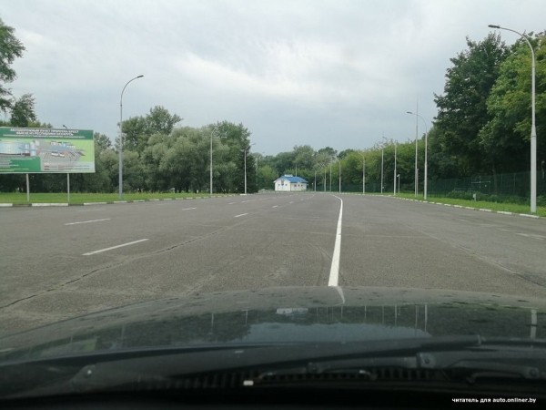 «Очередь часов на 35—40». Водитель прислал видео с польской границы, он простоял там всю ночь