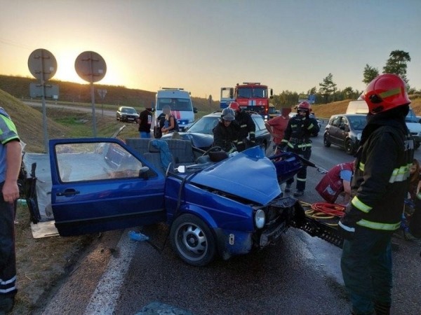 Пока водитель BMW на обочине оформлял европротокол, в него влетел VW. Подробности аварии на М4 Пока водитель BMW на обочине оформлял европротокол, в него влетел VW. Подробности аварии на М4