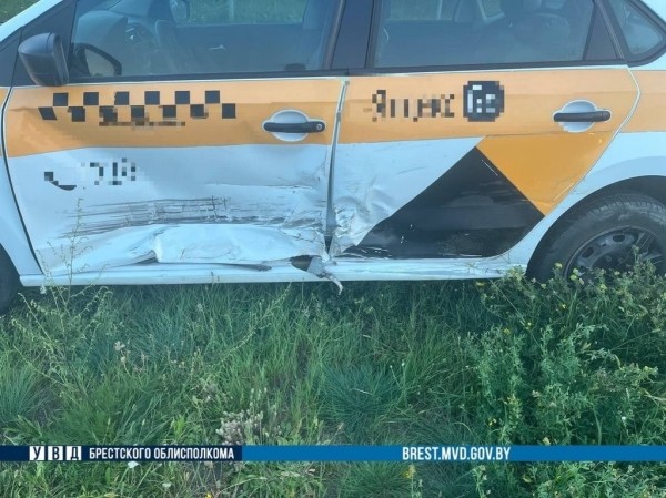 Сегодня в Бресте произошло ДТП с участием такси. Кто виноват? Сегодня в Бресте произошло ДТП с участием такси. Кто виноват?