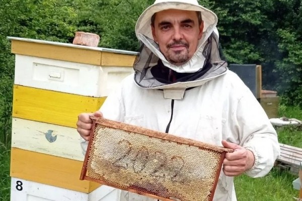 Увлечение родом из детства: как пчеловод из Кобрина продолжает дело родителей Увлечение родом из детства: как пчеловод из Кобрина продолжает дело родителей