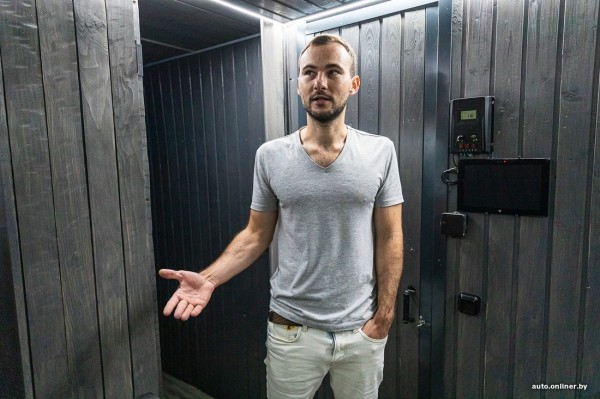 Решил квартирный вопрос. Белорус вложил $9000 в старый грузовик и теперь живет в престижном районе Решил квартирный вопрос. Белорус вложил $9000 в старый грузовик и теперь живет в престижном районе