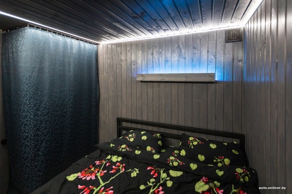 Решил квартирный вопрос. Белорус вложил $9000 в старый грузовик и теперь живет в престижном районе Решил квартирный вопрос. Белорус вложил $9000 в старый грузовик и теперь живет в престижном районе