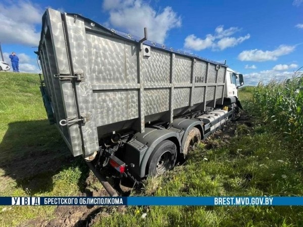 Грузовик попал в ДТП в Берёзовском районе Грузовик попал в ДТП в Берёзовском районе