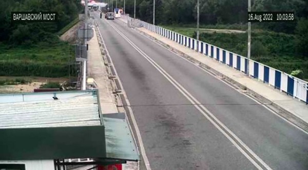 «Очередь часов на 35—40». Водитель прислал видео с польской границы, он простоял там всю ночь