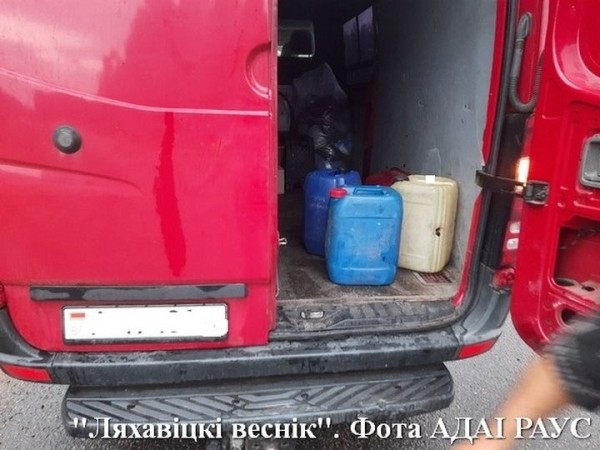 Жителя Барановичей с ворованным топливом задержали в Ляховичском районе Жителя Барановичей с ворованным топливом задержали в Ляховичском районе