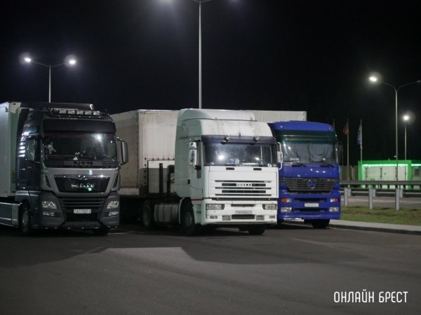 Белорусские перевозчики с 20 августа будут платить за топливо в Казахстане больше Белорусские перевозчики с 20 августа будут платить за топливо в Казахстане больше