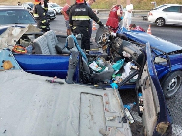 Пока водитель BMW на обочине оформлял европротокол, в него влетел VW. Подробности аварии на М4 Пока водитель BMW на обочине оформлял европротокол, в него влетел VW. Подробности аварии на М4