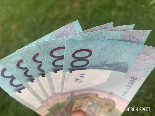 В Беларуси повысили минимальную заработную плату. Вот на сколько В Беларуси повысили минимальную заработную плату. Вот на сколько