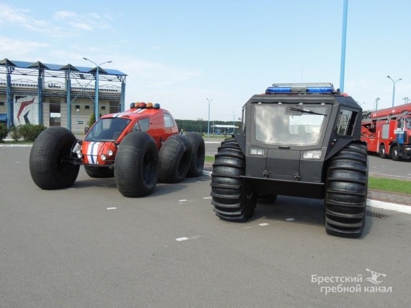 В Бресте на парковке Гребного канала собирается пожарная техника
             
                В Бресте на парковке Гребного канала собирается пожарная техника