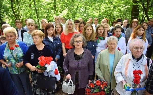 Останки 18 расстрелянных во время войны мирных жителей перезахоронили в Барановичском районе