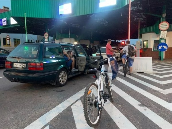 Пока стояла в очереди, закончилась виза: очередь в Польшу – почти 100 часов Пока стояла в очереди, закончилась виза: очередь в Польшу – почти 100 часов