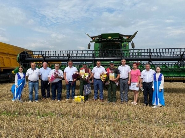 Комбайнер из Каменецкого района — первый трехтысячник в Беларуси Комбайнер из Каменецкого района — первый трехтысячник в Беларуси