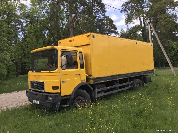 Решил квартирный вопрос. Белорус вложил $9000 в старый грузовик и теперь живет в престижном районе Решил квартирный вопрос. Белорус вложил $9000 в старый грузовик и теперь живет в престижном районе