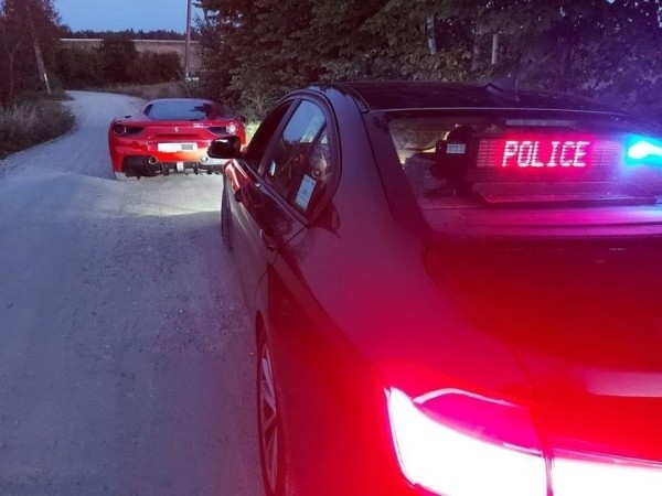 В Польше белоруса на Ferrari оштрафовали на 5 тысяч злотых (около 1 тысячи долларов) В Польше белоруса на Ferrari оштрафовали на 5 тысяч злотых (около 1 тысячи долларов)