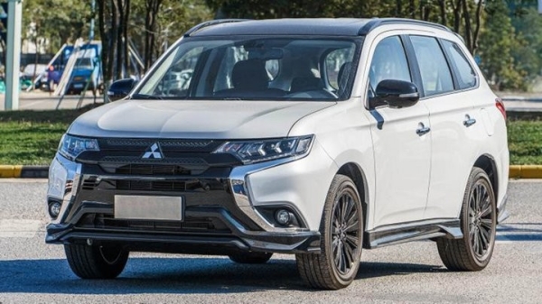 Россиянин купил в Беларуси новый Mitsubishi Outlander на $8000 дешевле, чем в России Россиянин купил в Беларуси новый Mitsubishi Outlander на $8000 дешевле, чем в России