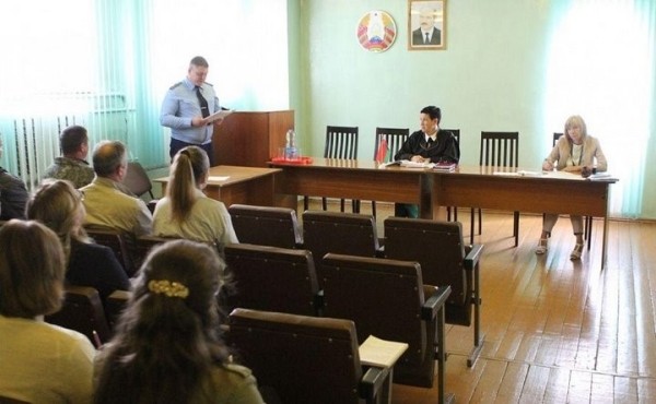 Тракториста, похитившего топливо в одном из хозяйств, судили на выездном заседании в Брестской области Тракториста, похитившего топливо в одном из хозяйств, судили на выездном заседании в Брестской области