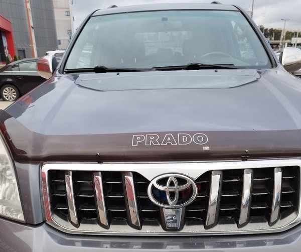 Издалека и не поймешь, что не так. В Toyota ловко спрятали проблесковые маячки Издалека и не поймешь, что не так. В Toyota ловко спрятали проблесковые маячки