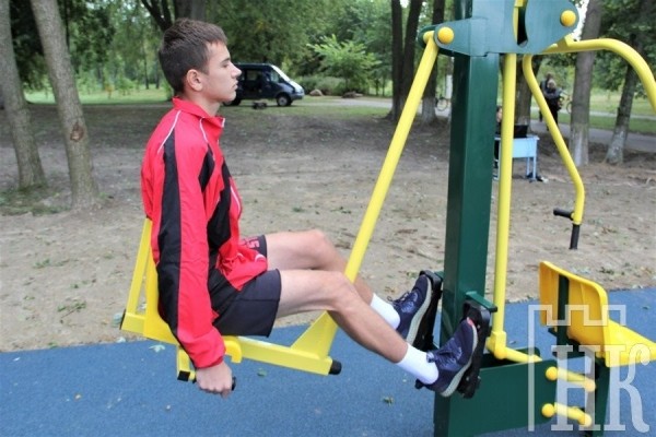В Каменце открыли площадку с уличными тренажерами В Каменце открыли площадку с уличными тренажерами