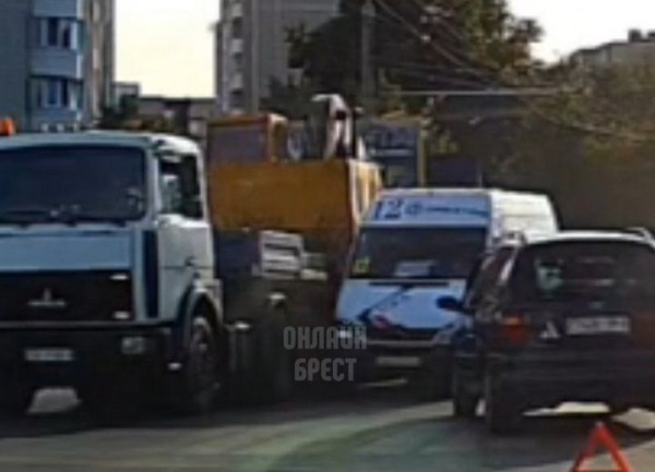 Читатель: В Бресте на одном участке дороги произошло два ДТП. Видео
Читатель: В Бресте на одном участке дороги произошло два ДТП. Видео