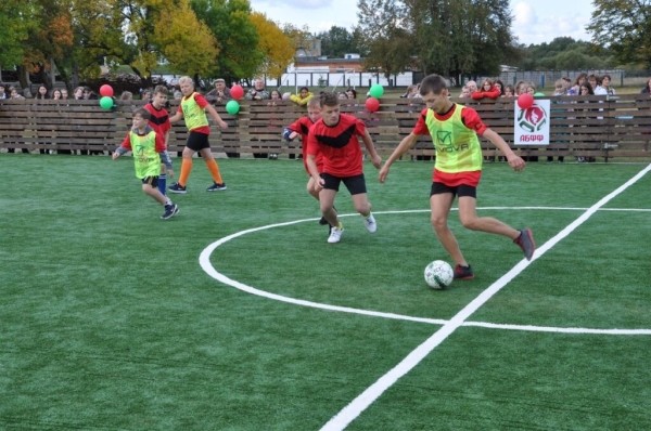 В Дрогичинском районе тожественно открыли мини-футбольную площадку В Дрогичинском районе тожественно открыли мини-футбольную площадку