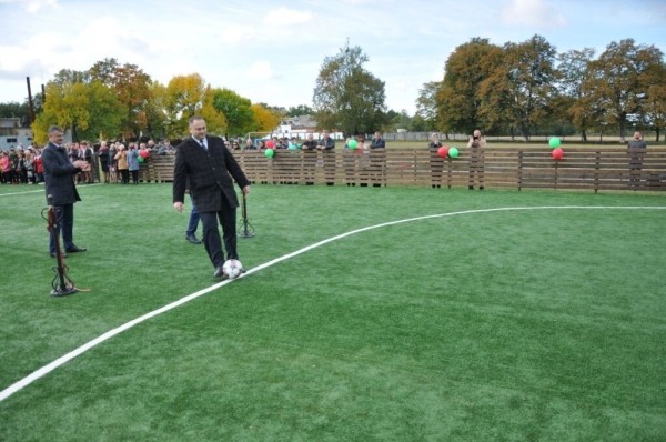 В Дрогичинском районе тожественно открыли мини-футбольную площадку В Дрогичинском районе тожественно открыли мини-футбольную площадку