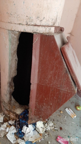 Читатель: Долгое время мусоропровод находится в таком состоянии. Брест, ул. Гаврилова д. 23, 1 подъезд, 3,5 этаж
Читатель: Долгое время мусоропровод находится в таком состоянии. Брест, ул. Гаврилова д. 23, 1 подъезд, 3,5 этаж