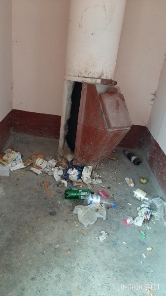 Читатель: Долгое время мусоропровод находится в таком состоянии. Брест, ул. Гаврилова д. 23, 1 подъезд, 3,5 этаж
Читатель: Долгое время мусоропровод находится в таком состоянии. Брест, ул. Гаврилова д. 23, 1 подъезд, 3,5 этаж