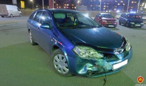 В Беларуси BMW после удара с Nissan вылетел на тротуар и сбил маму с двумя детьми. Кого обвиняют? В Беларуси BMW после удара с Nissan вылетел на тротуар и сбил маму с двумя детьми. Кого обвиняют?