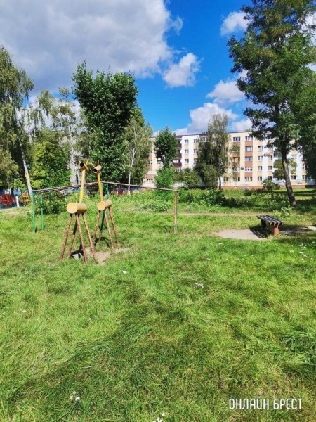 Читатель: Брест, ул. Янки Купалы, 12. Территория во дворе возле садика нуждается в покосе травы
Читатель: Брест, ул. Янки Купалы, 12. Территория во дворе возле садика нуждается в покосе травы