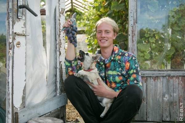 «Высадил рассаду на 11 тысяч долларов». Как обычный парень из Бреста создал сад с тысячами растений на 2 гектарах «Высадил рассаду на 11 тысяч долларов». Как обычный парень из Бреста создал сад с тысячами растений на 2 гектарах