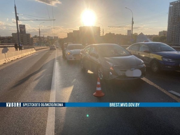 В Бресте на Кобринском мосту за 20 минут произошло 5 ДТП В Бресте на Кобринском мосту за 20 минут произошло 5 ДТП
