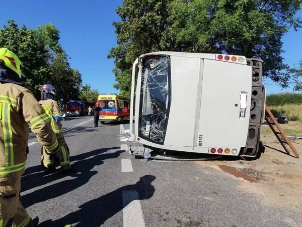 В Польше перевернулся автобус из Беларуси В Польше перевернулся автобус из Беларуси