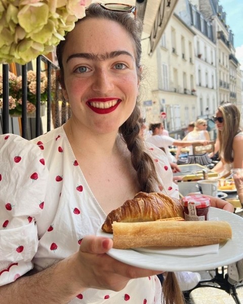 7 фото учительницы, которая отказывается сбривать волосы на лице 7 фото учительницы, которая отказывается сбривать волосы на лице