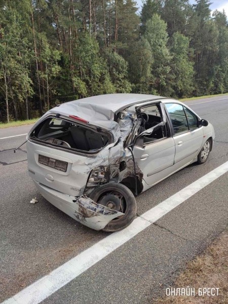 Очевидец: В Брестской области на М1 произошло серьёзное ДТП
Очевидец: В Брестской области на М1 произошло серьёзное ДТП