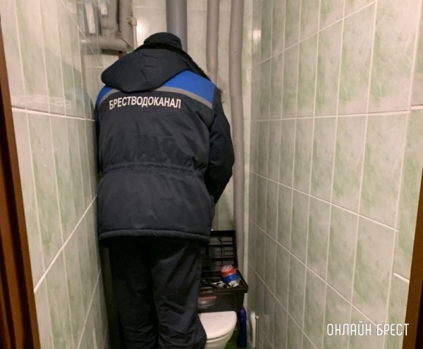 Нужно ли пускать в квартиру сотрудников, проверяющих счетчики? Нужно ли пускать в квартиру сотрудников, проверяющих счетчики?