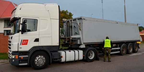 Белорус хотел вывезти из Польши прицеп, который разыскивал Интерпол Белорус хотел вывезти из Польши прицеп, который разыскивал Интерпол