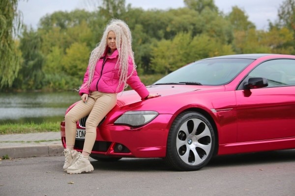 Минская «Барби» на розовом BMW 6-series: «Плёнка обошлась в $1 000, и я ждала её месяц» Минская «Барби» на розовом BMW 6-series: «Плёнка обошлась в $1 000, и я ждала её месяц»