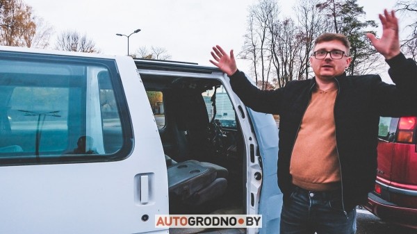 Белорус распилил автомобиль, чтобы сделать из него прицеп Белорус распилил автомобиль, чтобы сделать из него прицеп