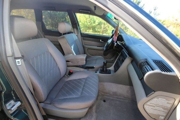 «Дедушка никого к машине не подпускал». История Audi A6 (С4), которая в семье белорусов уже 15 лет «Дедушка никого к машине не подпускал». История Audi A6 (С4), которая в семье белорусов уже 15 лет