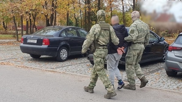 У границы на польской стороне контрабандиста останавливали со стрельбой и шипами У границы на польской стороне контрабандиста останавливали со стрельбой и шипами