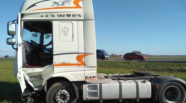 Под Брестом легковушка столкнулась с грузовиком Под Брестом легковушка столкнулась с грузовиком