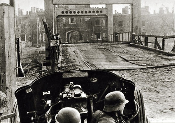 Брестская крепость, вид на Холмские ворота
Брестская крепость, вид на Холмские ворота