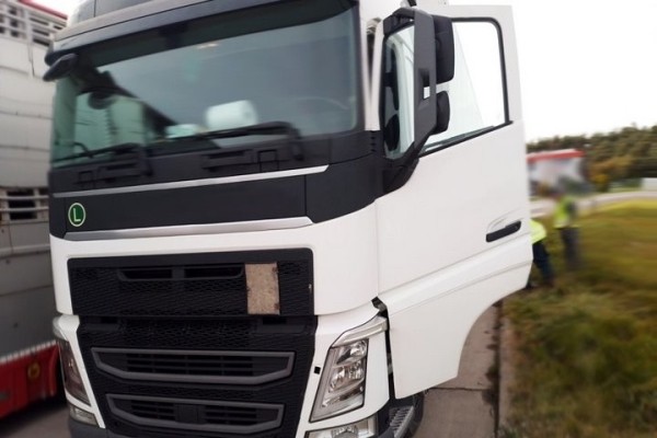 В Польше белорус при проверке фуры выбросил «улику» в люк канализации В Польше белорус при проверке фуры выбросил «улику» в люк канализации