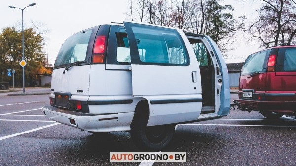 Белорус распилил автомобиль, чтобы сделать из него прицеп Белорус распилил автомобиль, чтобы сделать из него прицеп